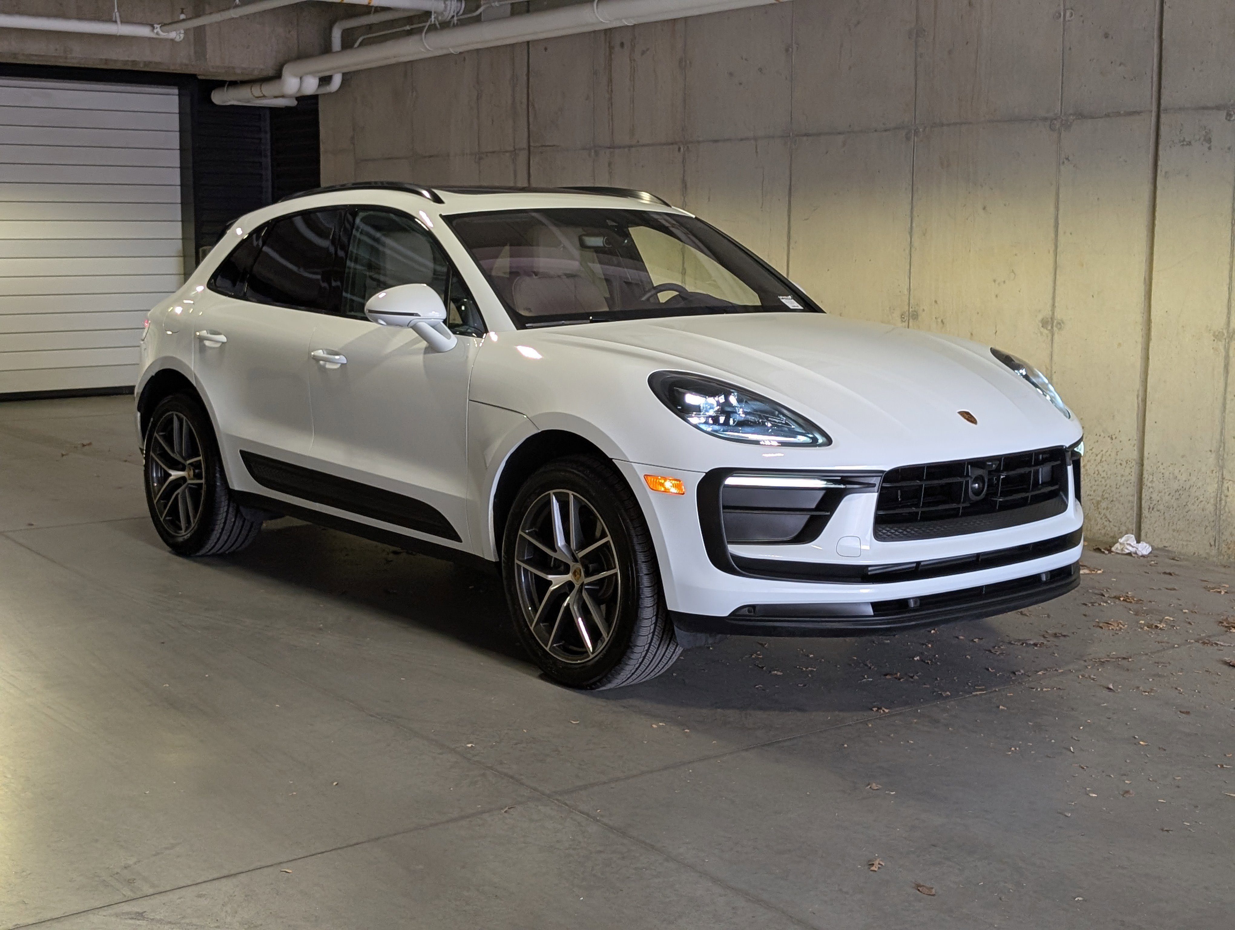 Used 2025 Porsche Macan image 9