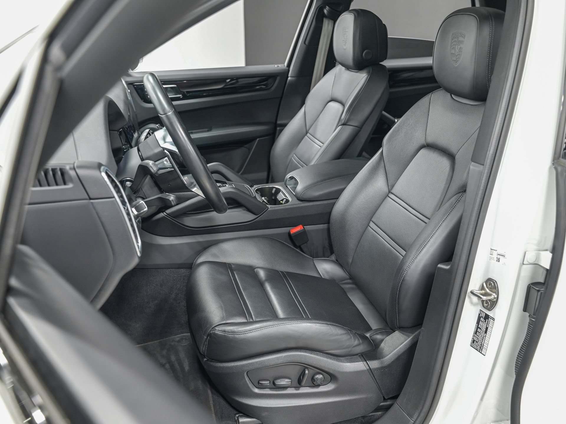 Used 2022 Porsche Cayenne Platinum Edition AWD/4WD image 16