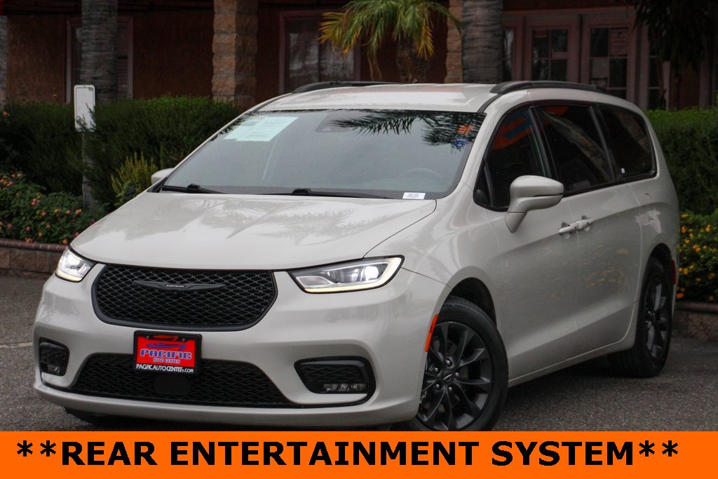 Used 2021 Chrysler Pacifica Touring w/ S Appearance Package image 4