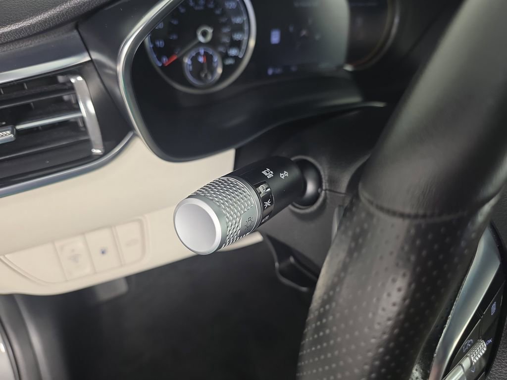 Used 2025 Genesis G70 2.5T image 20