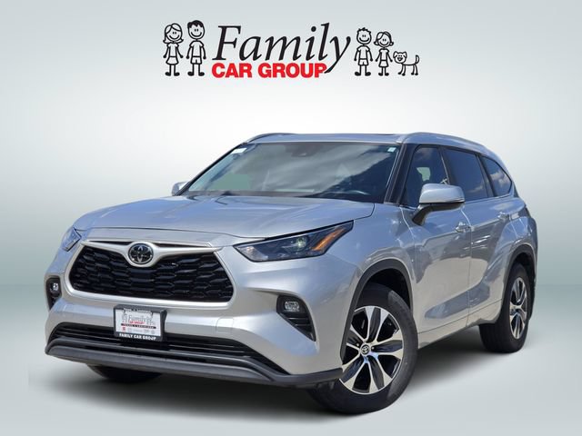 Used 2023 Toyota Highlander XLE FWD video 1