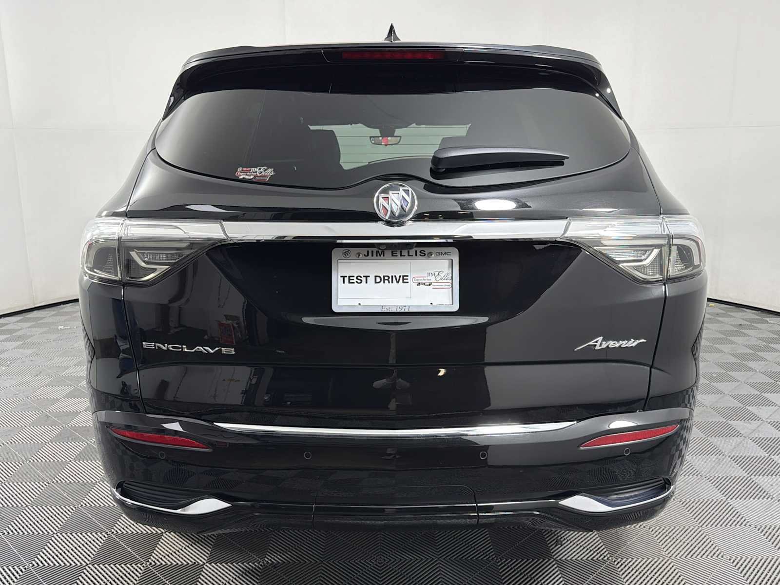 Certified 2023 Buick Enclave Avenir FWD image 5