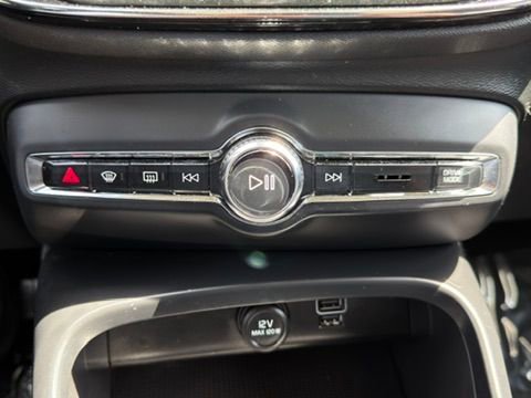 Used 2019 Volvo XC40 T5 Momentum AWD/4WD image 39
