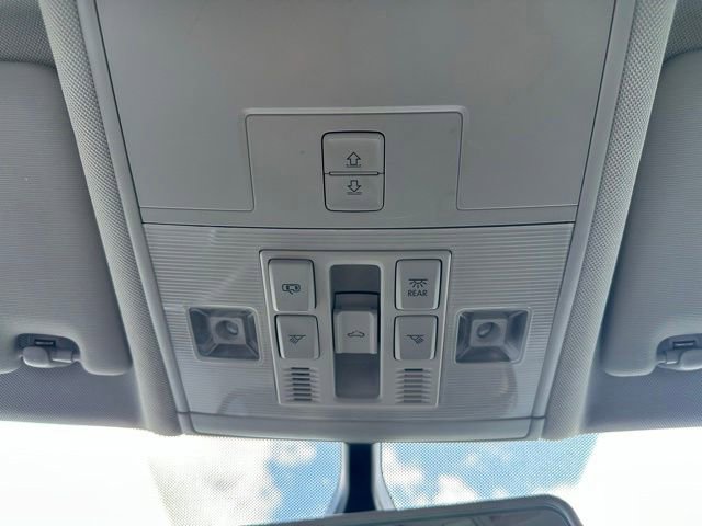 Used 2018 Volkswagen Tiguan SE w/ Panoramic Sunroof Package FWD image 20