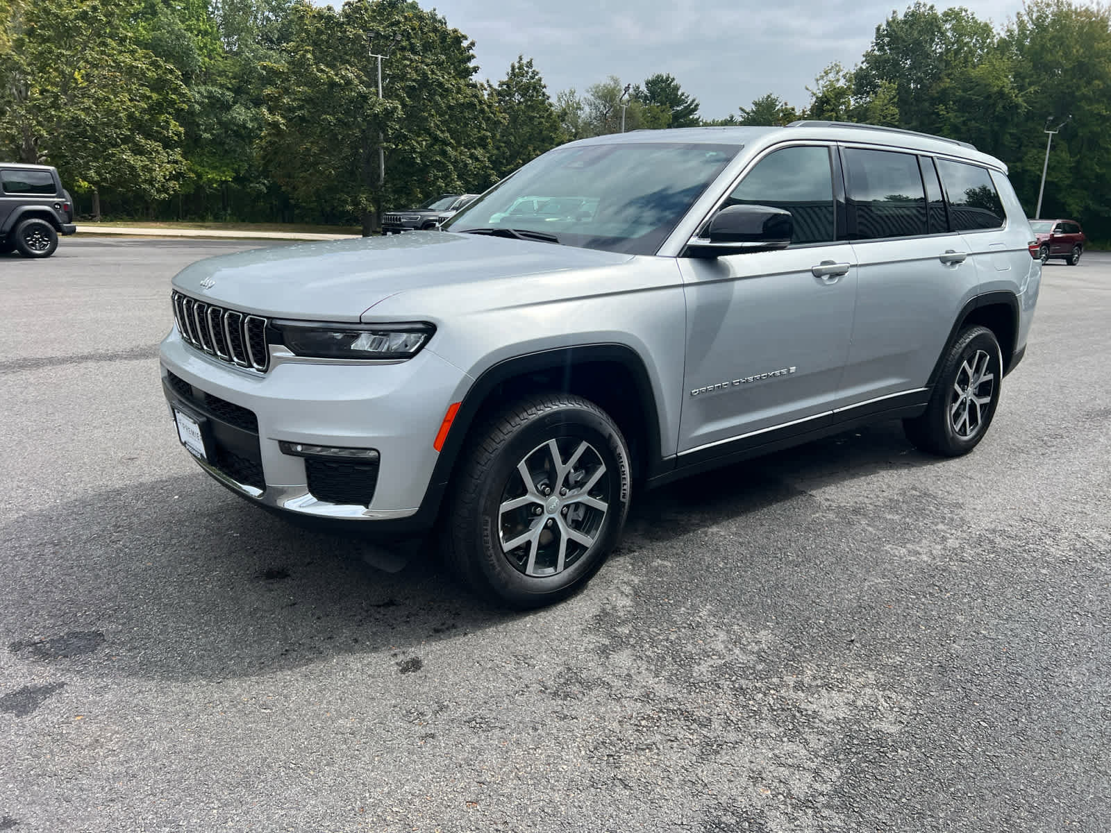 New 2025 Jeep Grand Cherokee L Limited w/ Trailer Tow Package image 16