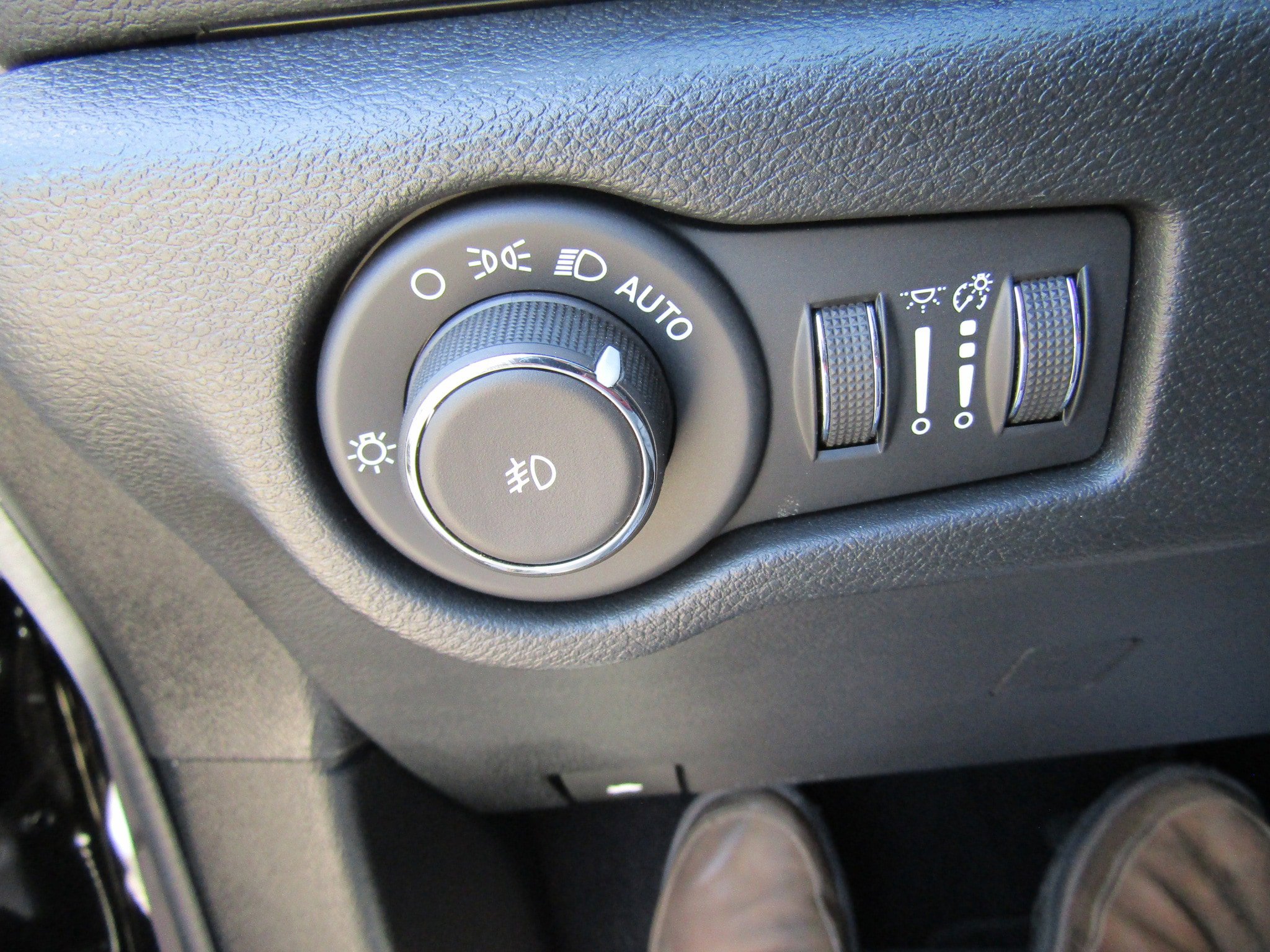 Used 2025 Chrysler Pacifica Select FWD image 23