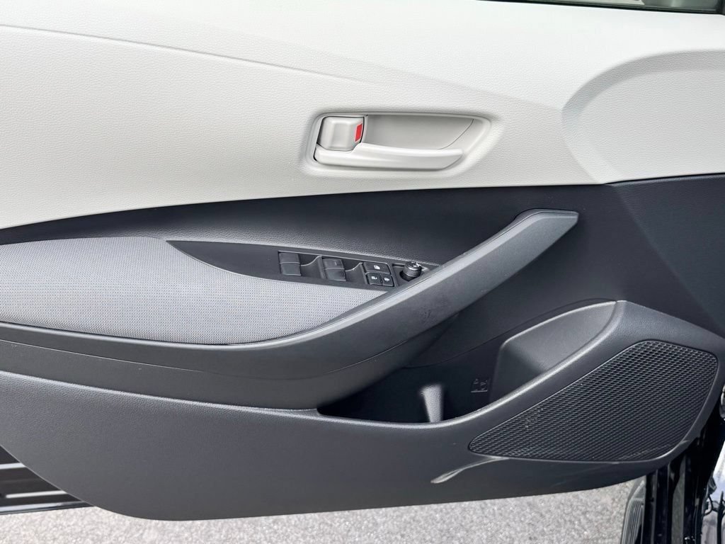 Used 2025 Toyota Corolla LE w/ Convenience Package FWD image 20