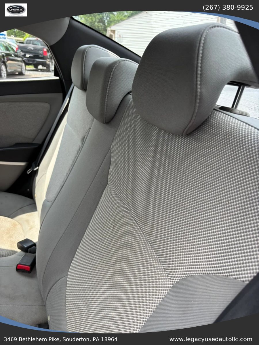 Used 2012 Hyundai Accent GLS FWD image 30