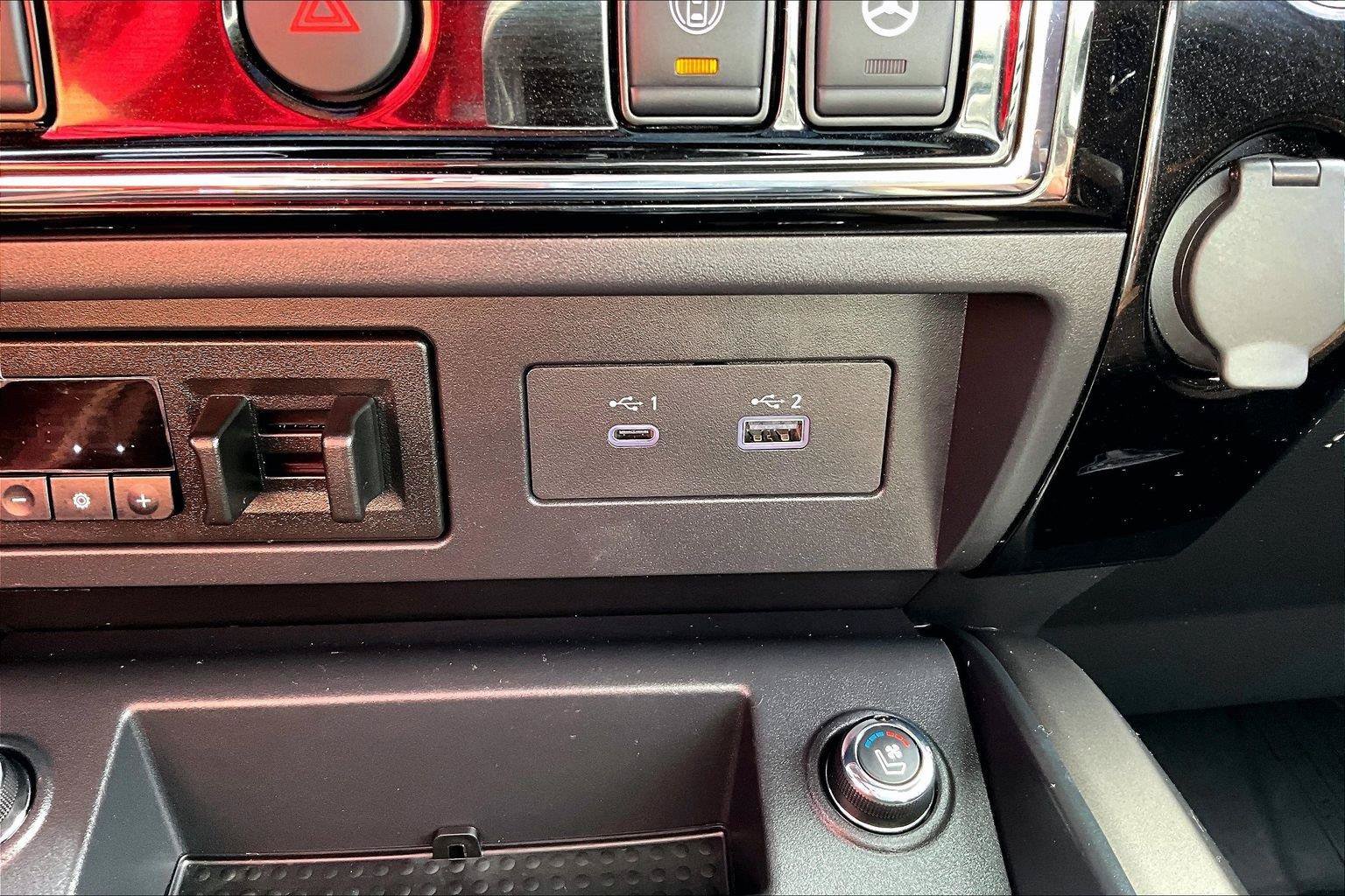 Used 2024 Nissan Titan Platinum Reserve w/ Moonroof Package AWD/4WD image 18