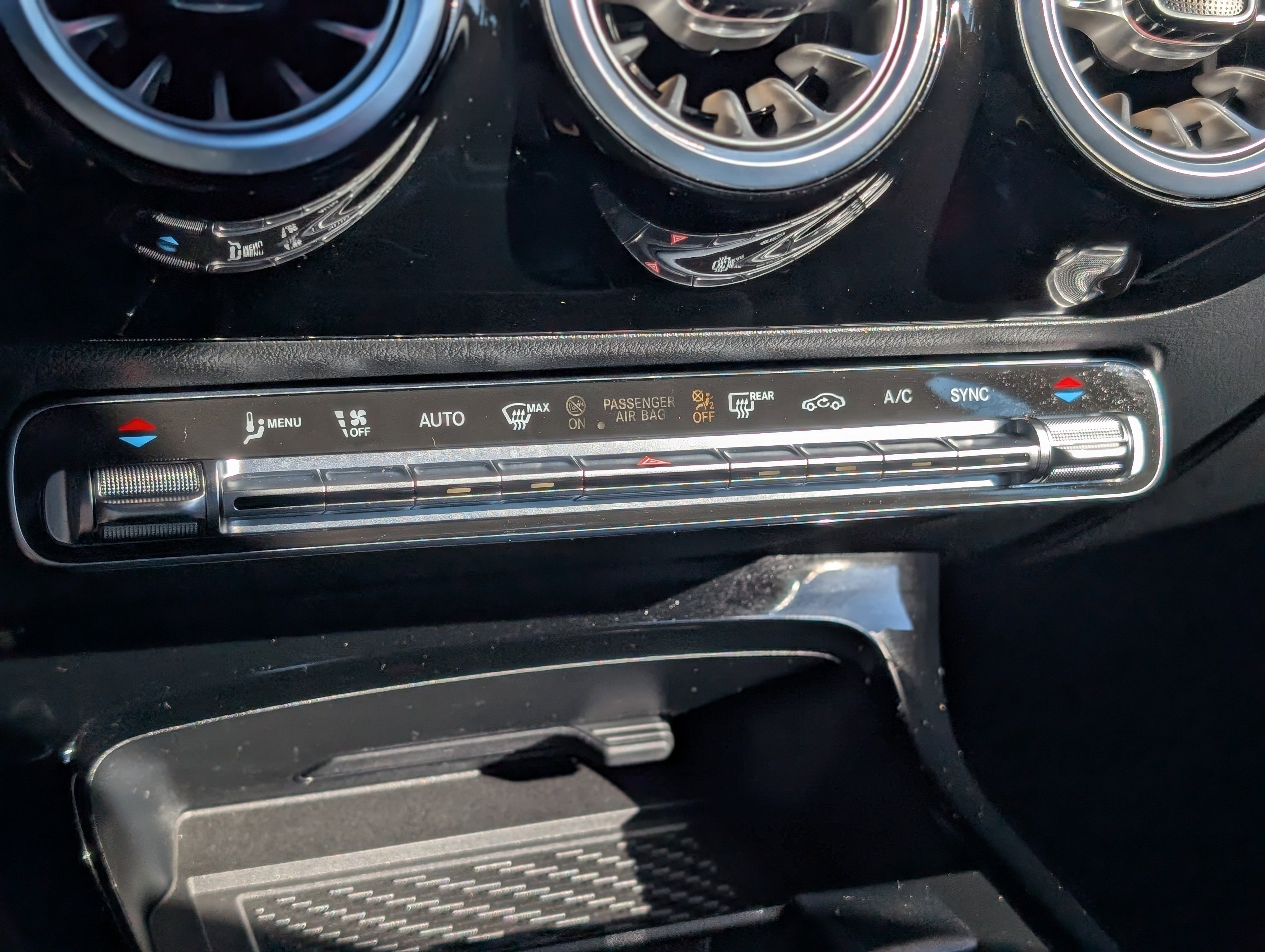 Used 2025 Mercedes-Benz CLA 35 AMG 4MATIC image 41