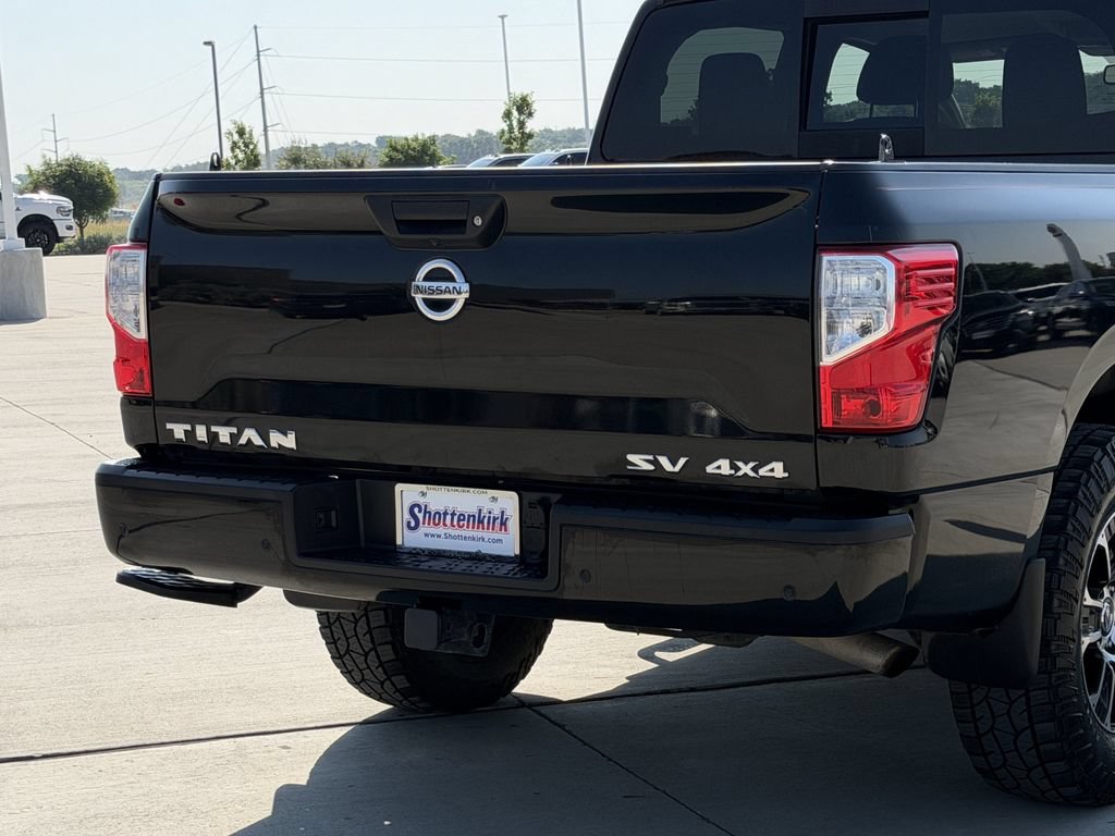 Used 2021 Nissan Titan SV w/ SV Convenience Package AWD/4WD image 6