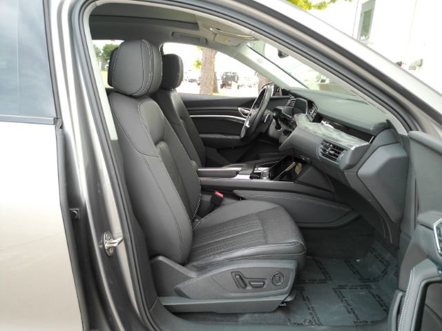 Used 2022 Audi e-tron Premium Plus AWD/4WD image 22