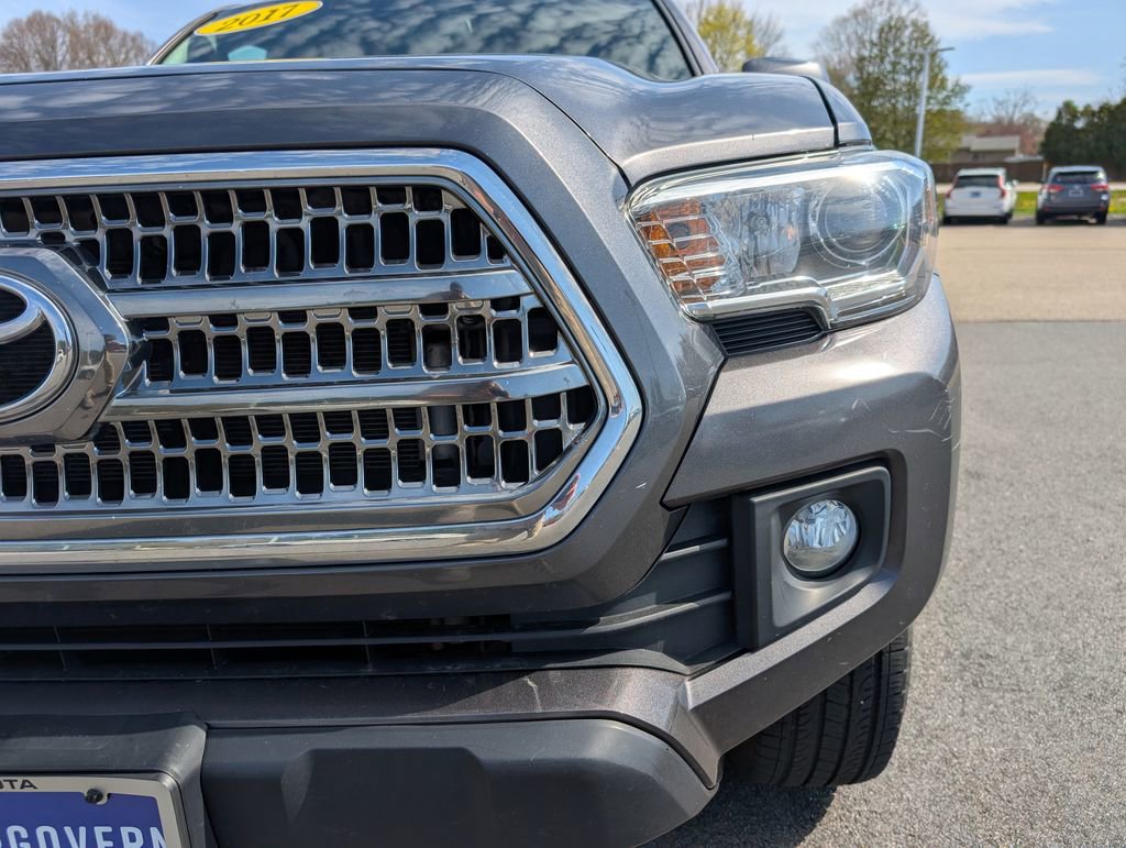 Used 2017 Toyota Tacoma TRD Off-Road w/ Tow Package AWD/4WD image 10
