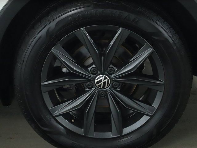 Used 2024 Volkswagen Tiguan SE FWD image 42
