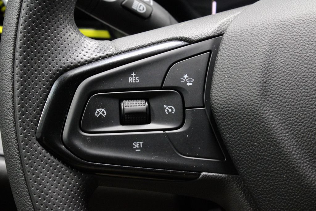 Used 2025 Chevrolet Trax LT FWD image 26
