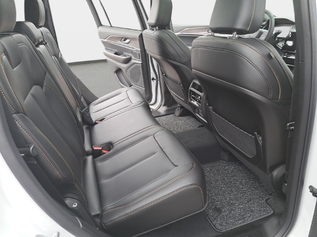 New 2026 Jeep Grand Cherokee Limited AWD/4WD image 11