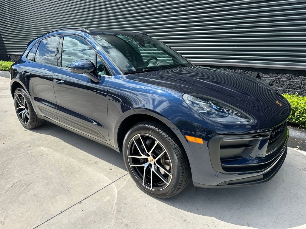 Certified 2023 Porsche Macan AWD/4WD image 11