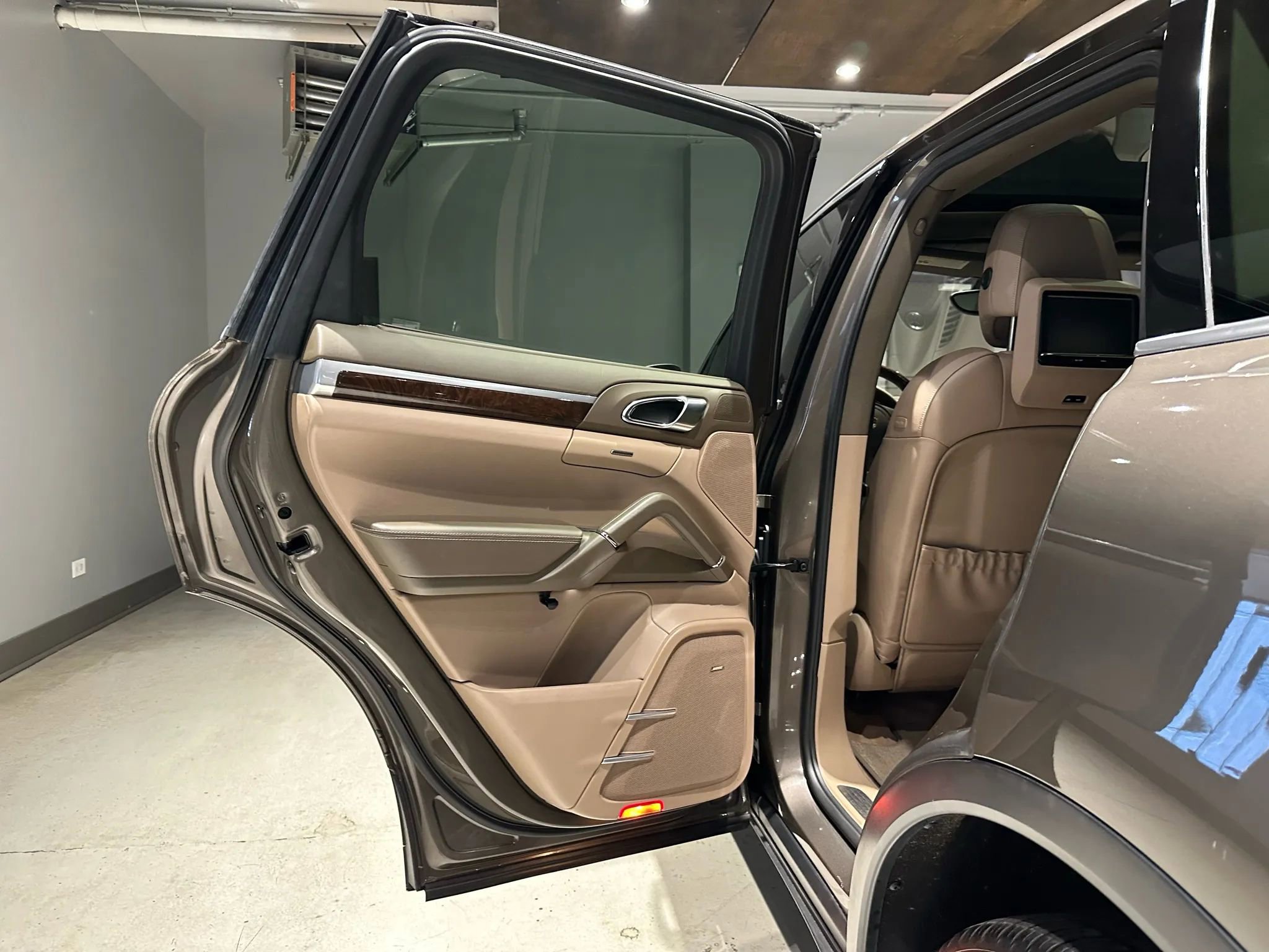 Used 2013 Porsche Cayenne S image 26