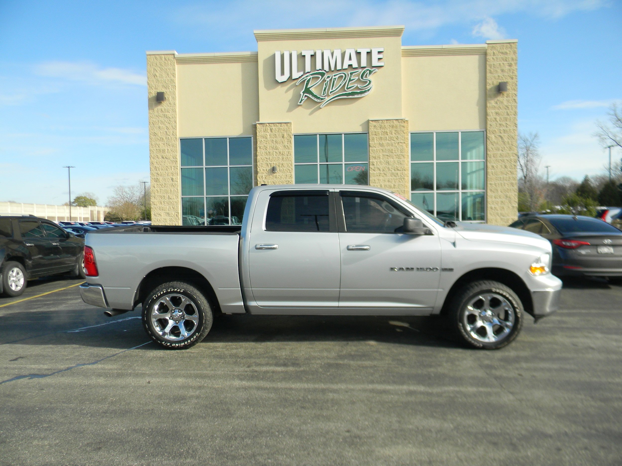 Used 2011 RAM 1500 Classic SLT w/ Remote Start & Security Group AWD/4WD image 1