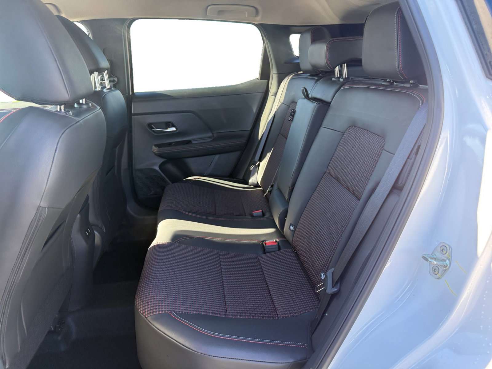 Used 2025 Nissan Kicks SR image 16