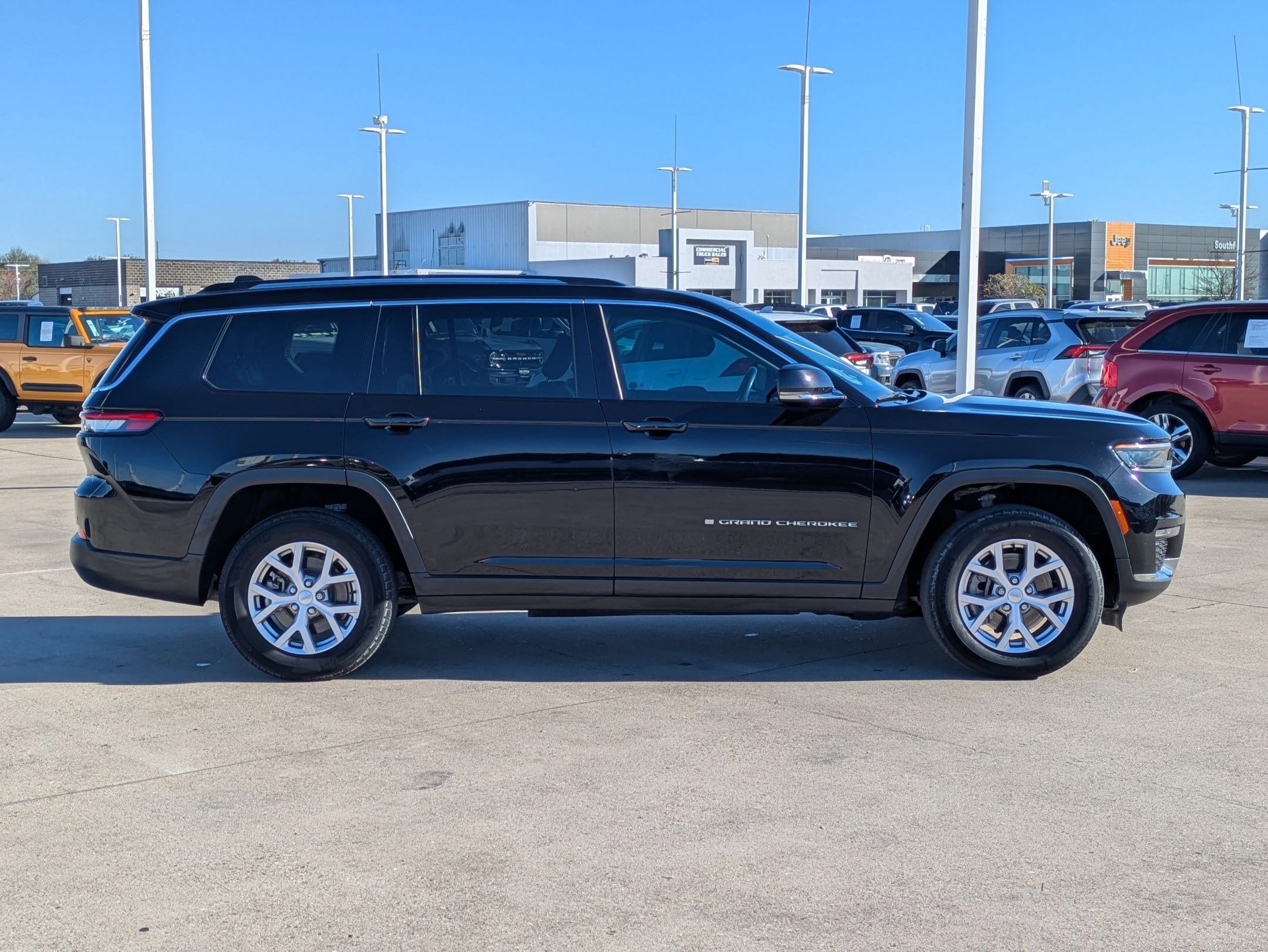 Used 2021 Jeep Grand Cherokee L Limited image 2