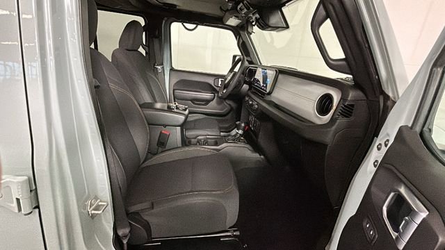 Used 2024 Jeep Wrangler Unlimited w/ Convenience Group AWD/4WD image 30