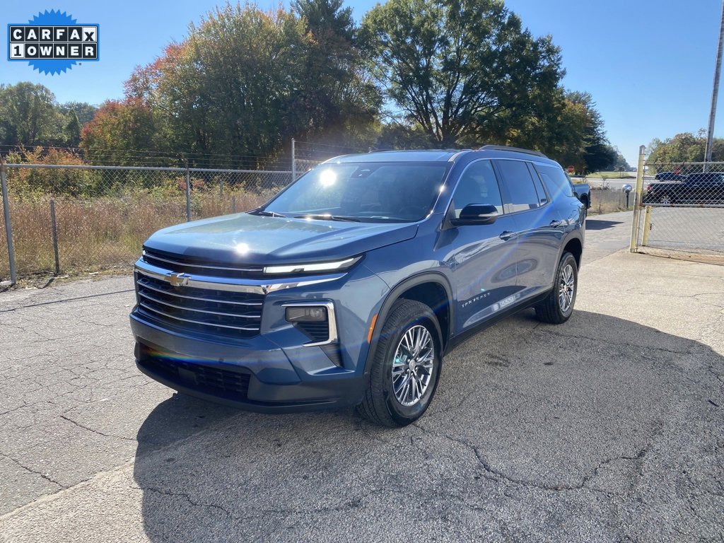Used 2025 Chevrolet Traverse LT image 6