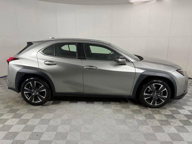 Used 2021 Lexus UX 200 w/ Premium Package FWD image 7