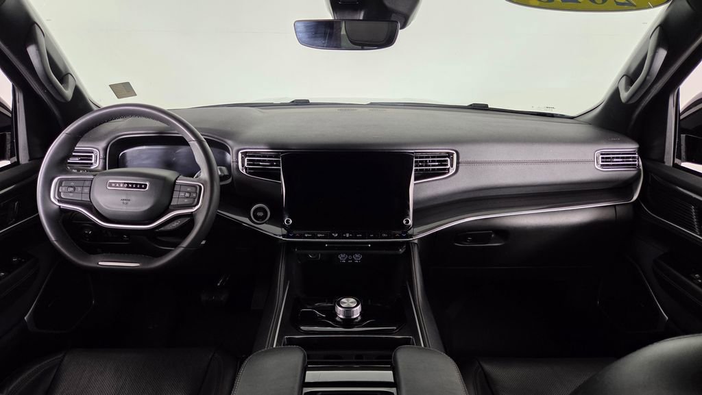 Used 2023 Jeep Wagoneer 4WD image 39