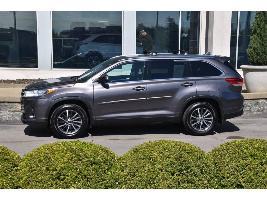 Used 2019 Toyota Highlander XLE AWD/4WD image 7