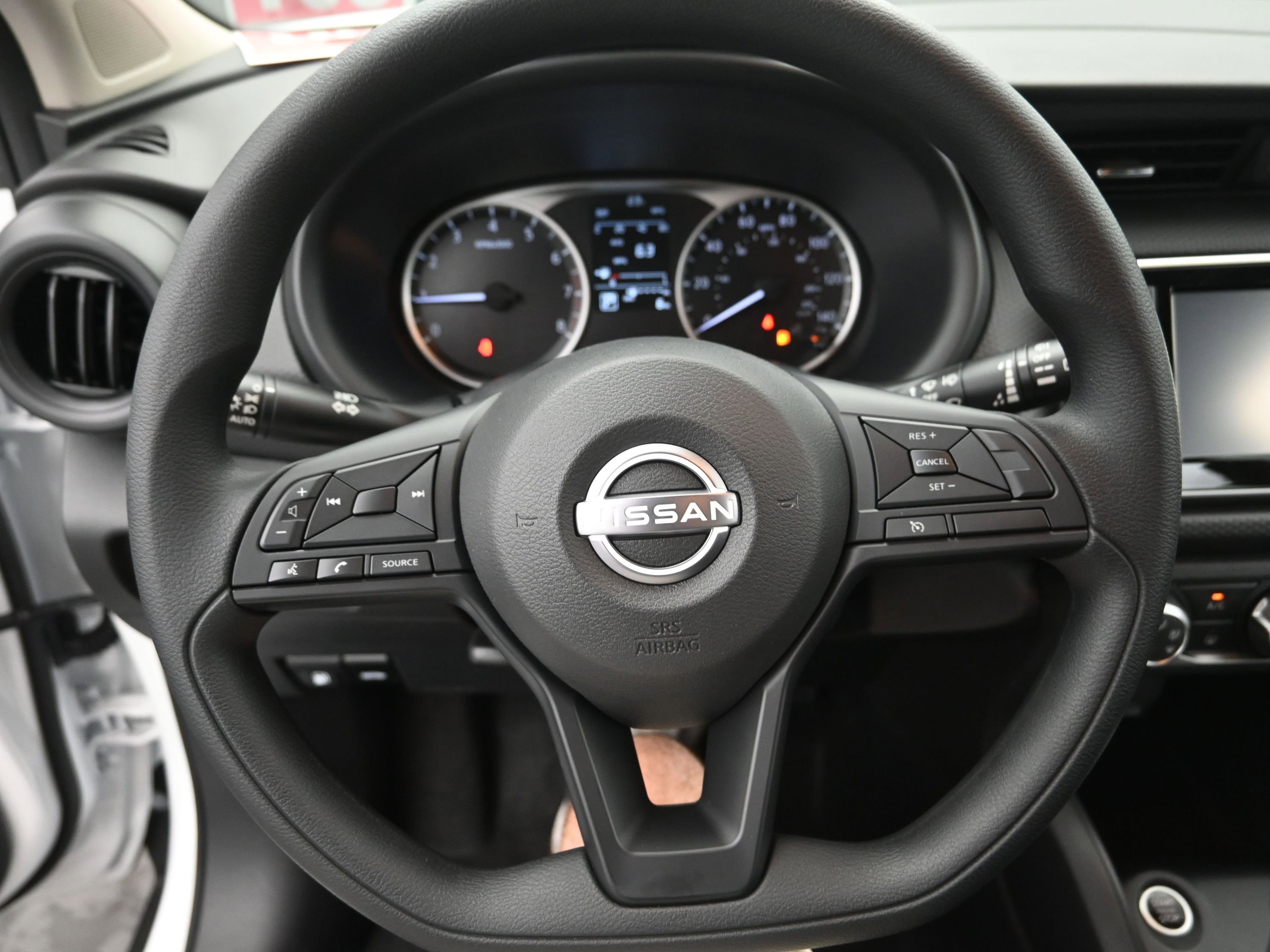 Certified 2025 Nissan Kicks Play S image 14