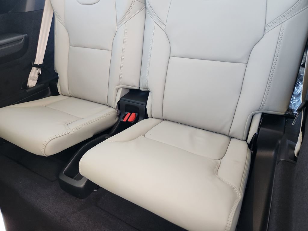 New 2026 Volvo XC90 B6 Ultra w/ Protection Package image 18