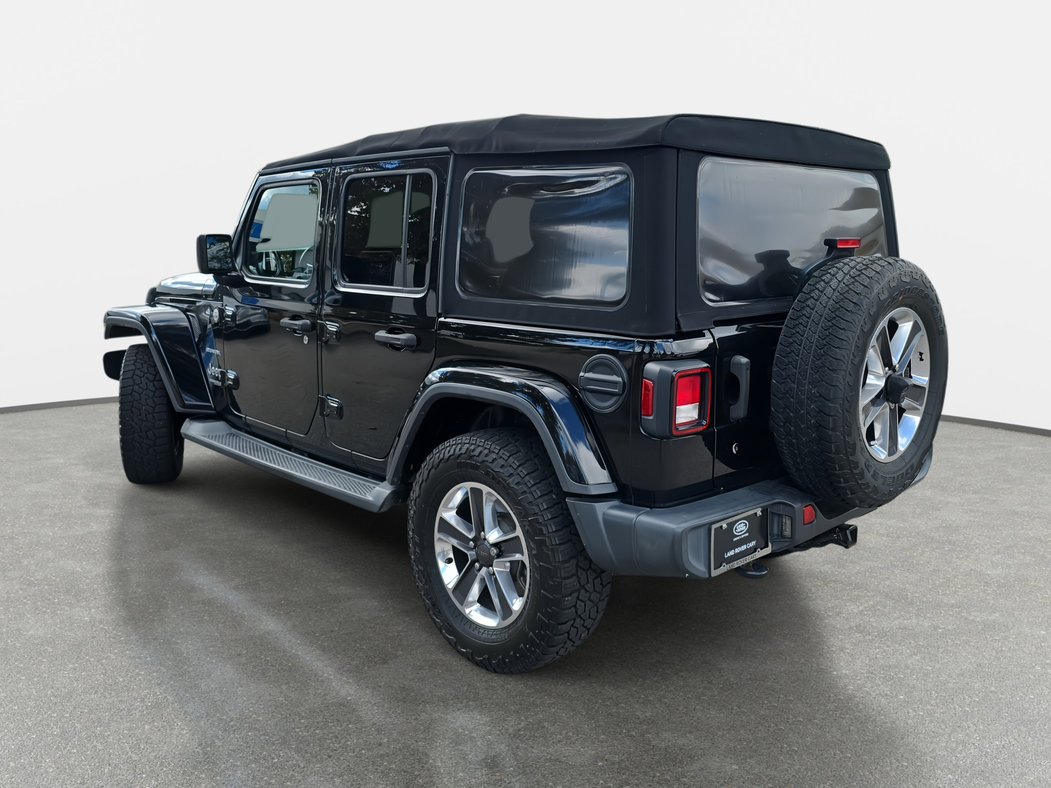 Used 2018 Jeep Wrangler Unlimited Sahara image 7