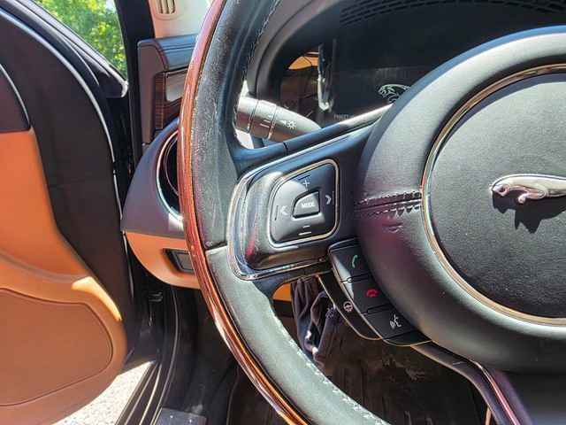 Used 2015 Jaguar XJ L Portfolio RWD image 25