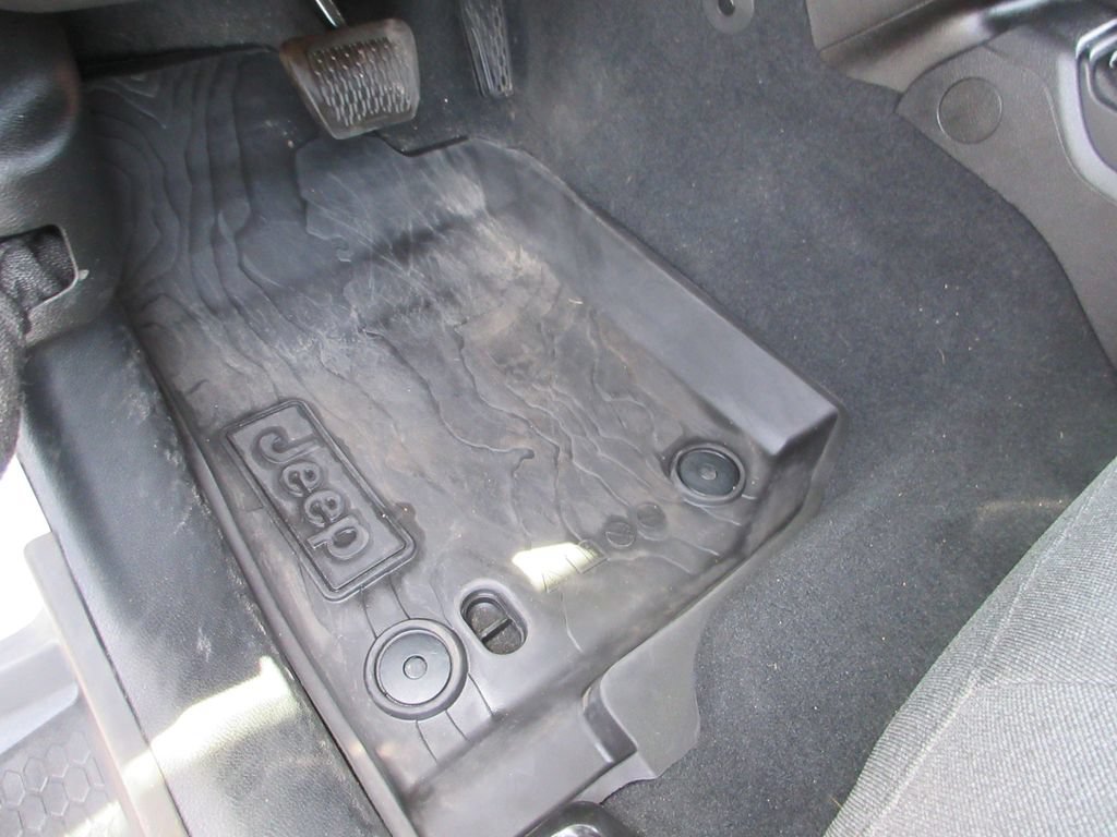 Used 2024 Jeep Gladiator Sport AWD/4WD image 24