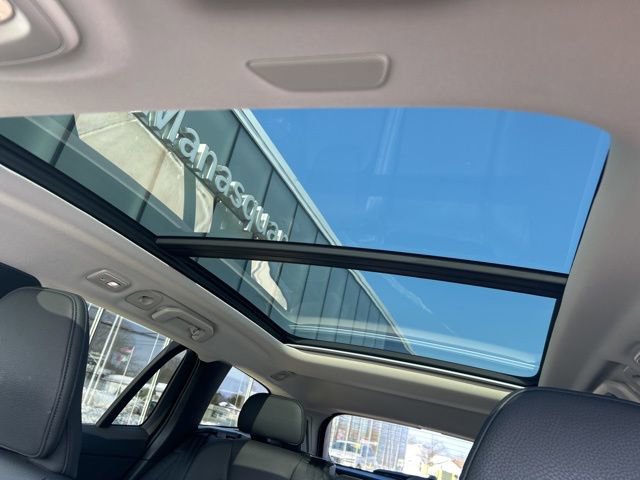 Certified 2025 Volvo V60 B5 Cross Country Plus image 25