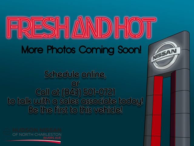 Used 2025 Nissan Pathfinder Platinum w/ Black Appearance Package FWD image 4