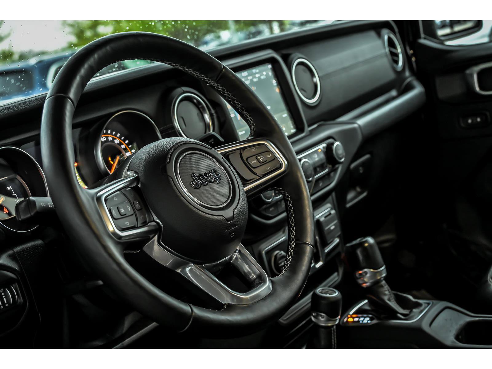 Used 2019 Jeep Wrangler Unlimited Sahara AWD/4WD image 14