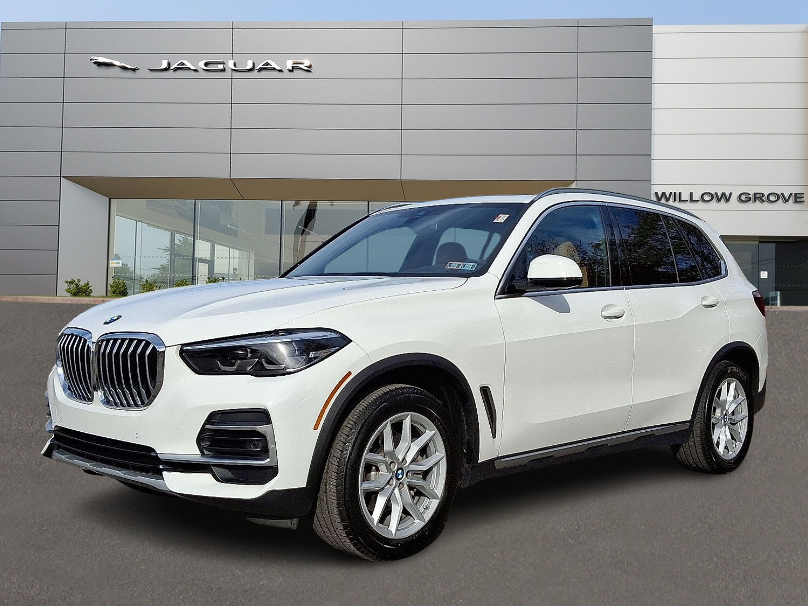 Used 2023 BMW X5 xDrive40i w/ Premium Package image 1