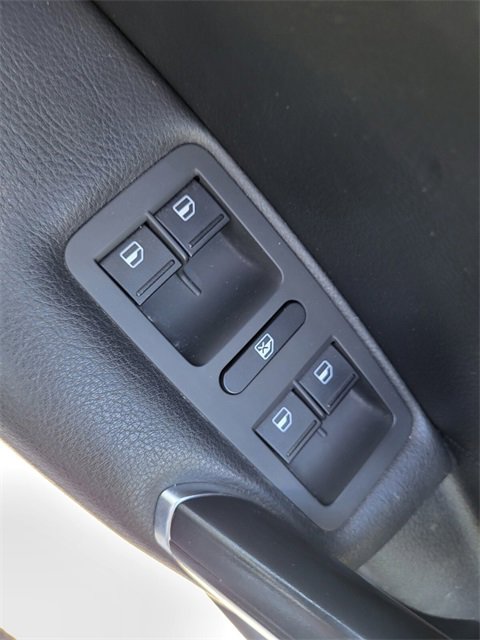 Used 2018 Volkswagen Passat 2.0T SE image 17