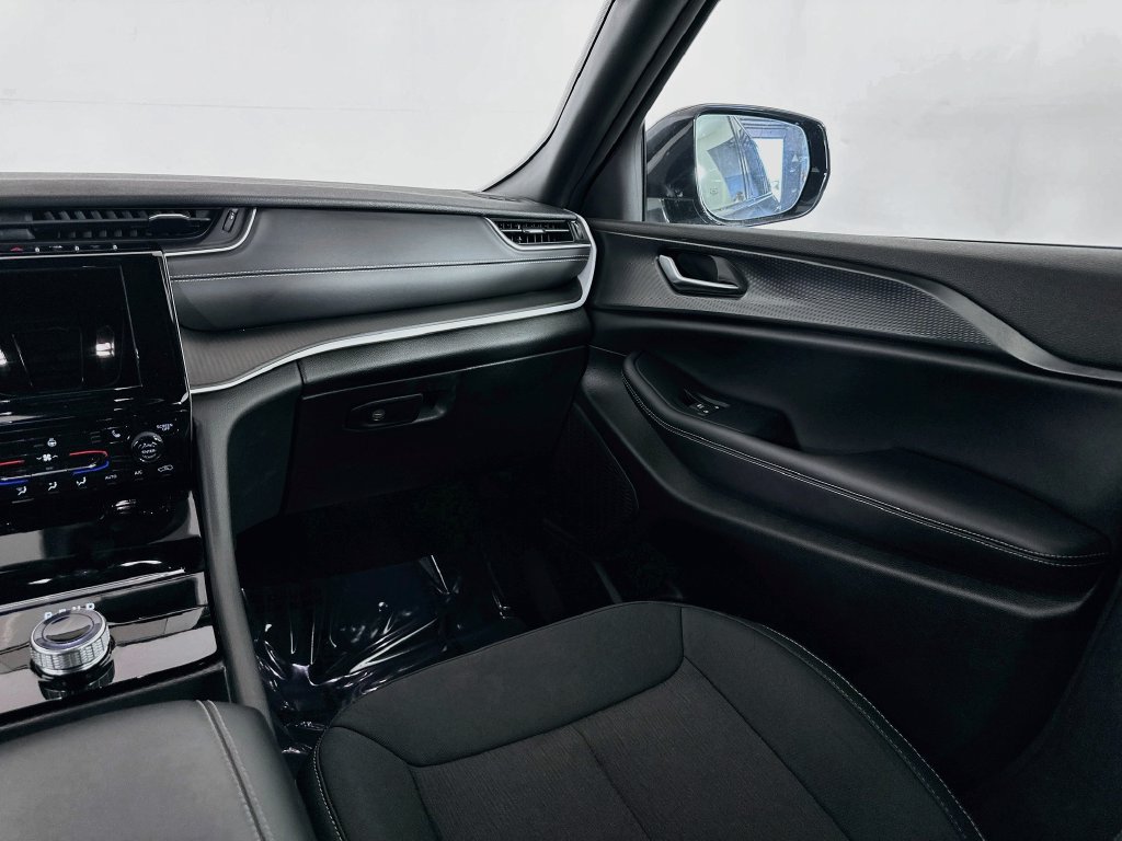 Certified 2024 Jeep Grand Cherokee Laredo X w/ Luxury Tech Group I AWD/4WD image 35