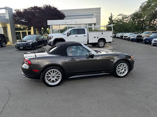 Used 2017 FIAT 124 Spider Lusso RWD image 10