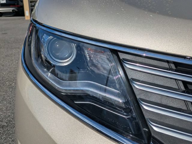 Used 2017 Lincoln MKX Select w/ Select Plus Package FWD image 10