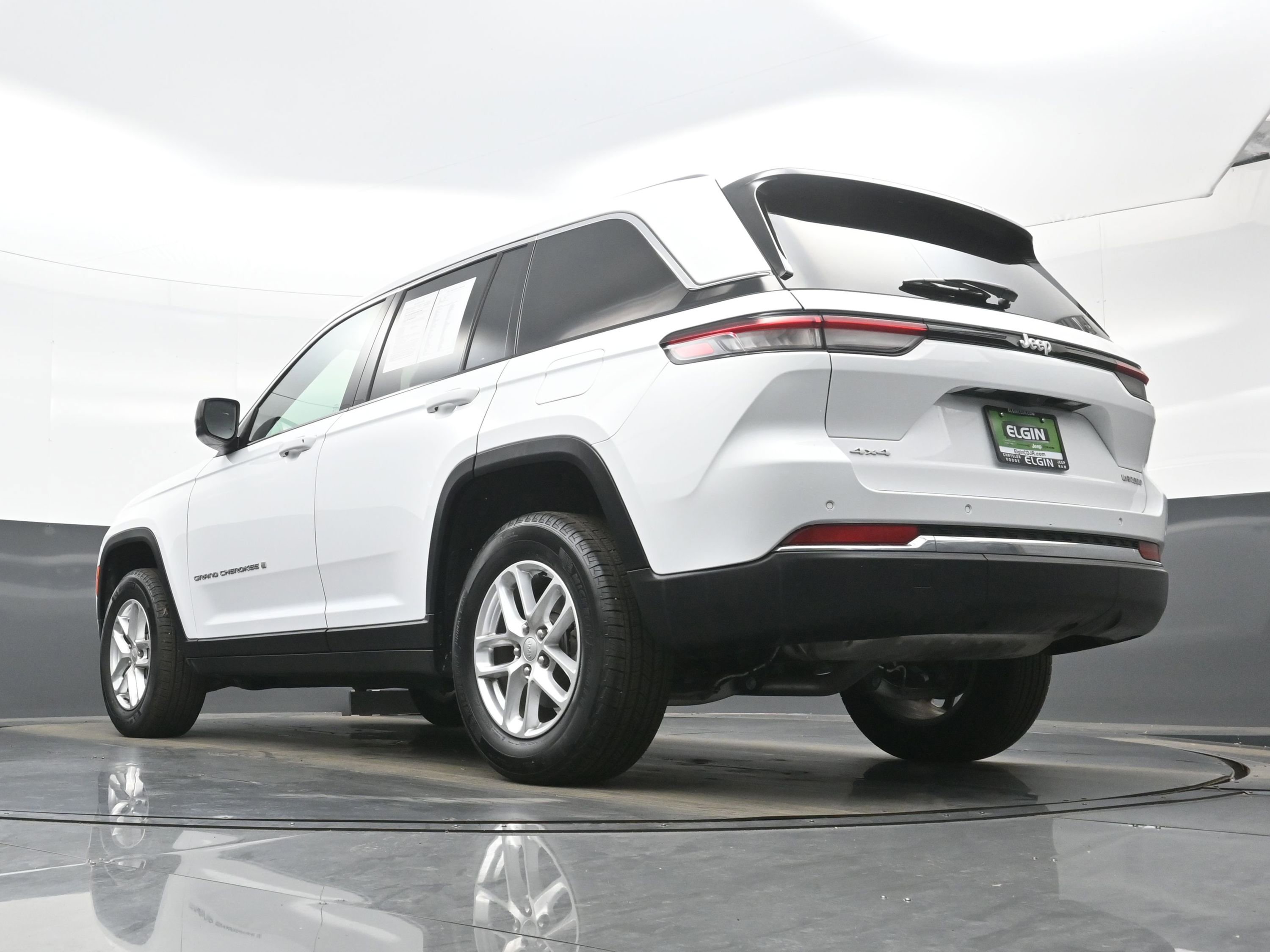 Used 2025 Jeep Grand Cherokee Laredo X w/ Luxury Tech Group I image 29