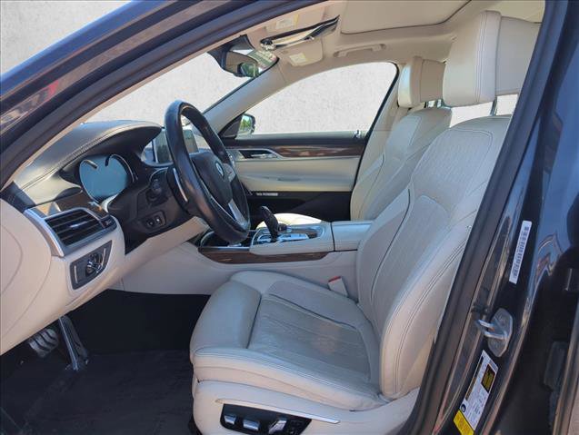 Used 2017 BMW 740i RWD image 11