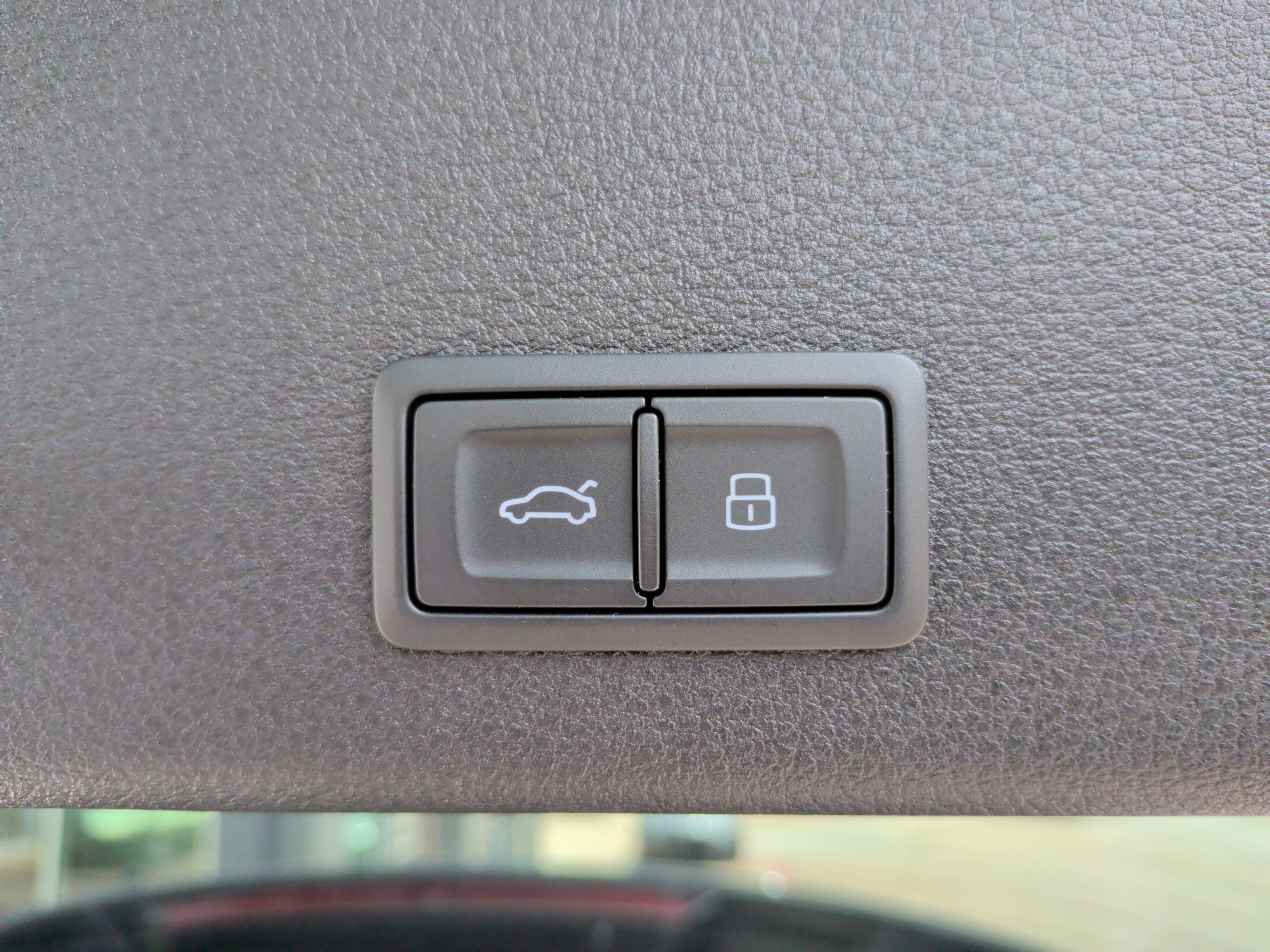 Used 2024 Audi Q8 e-tron Prestige w/ Prestige Package image 39