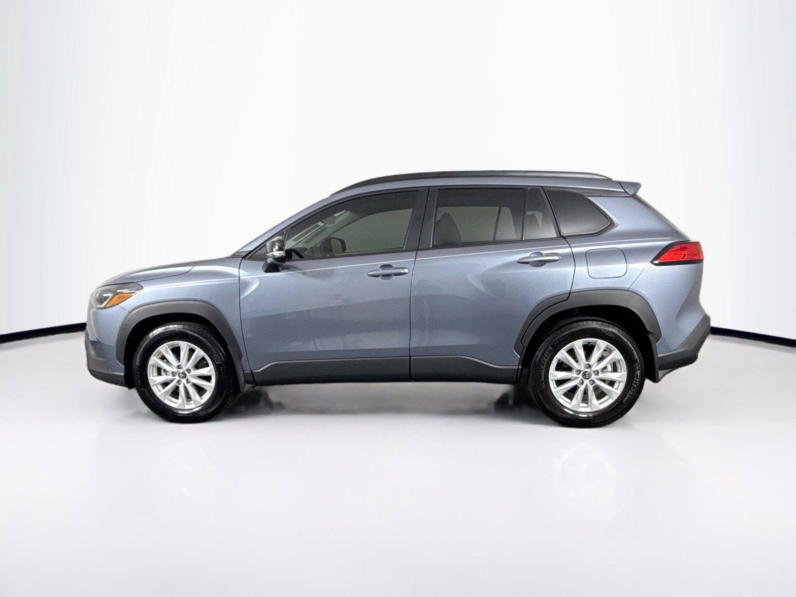 Certified 2025 Toyota Corolla Cross LE w/ Moonroof Package FWD image 13