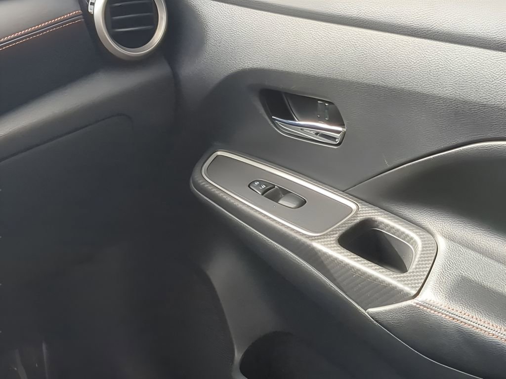 Used 2022 Nissan Versa SR w/ Convenience Package image 24