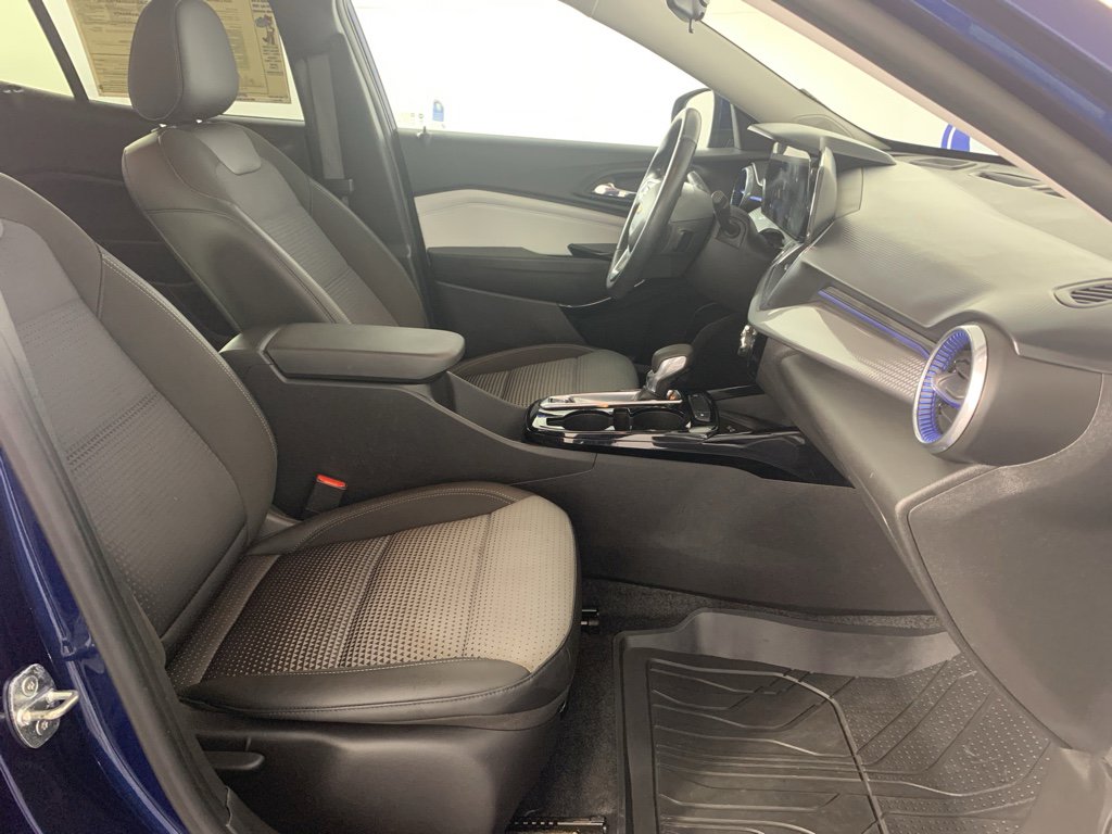 Used 2024 Chevrolet Trax LT w/ Sunroof Package image 42