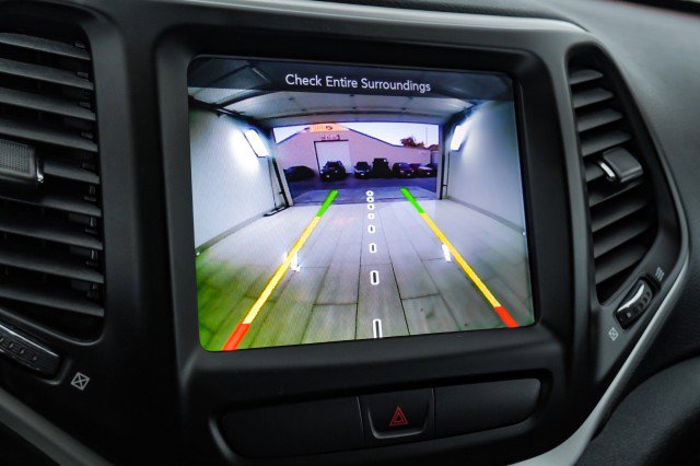 Used 2017 Jeep Cherokee Trailhawk w/ Cold Weather Group image 20